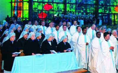 I Sacerdoti Oblati e le Suore 'Figli della Madonna del Divino Amore' rinnovano la loro offerta alla Madonna