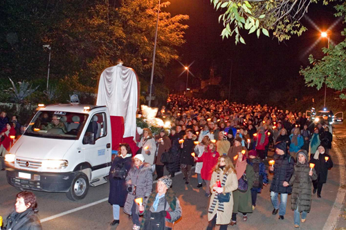 Il pellegrinaggio notturno a piedi