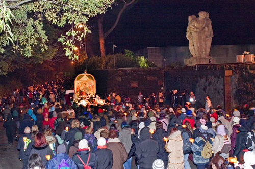 Il pellegrinaggio notturno a piedi