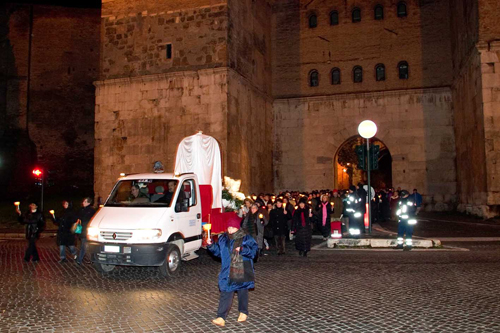 Il pellegrinaggio notturno a piedi