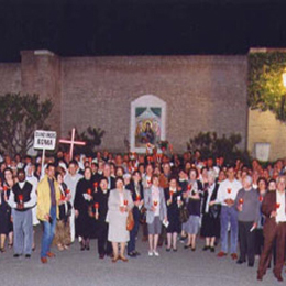 10 maggio 1999 - Inaugurazione del mosaico della Madonna del Divino Amore nei giardini Vaticani, accolto dal Santo Padre nell'Anno di preparazione al grande Giubileo dedicato allo Spirito Santo, che è appunto il Divino Amore.