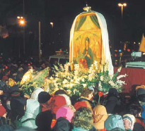 pellegrinaggio notturno con la Madonna del Divino Amore