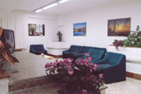 Uno dei cinque salottini TV a disposizione degli ospiti dell'Hotel