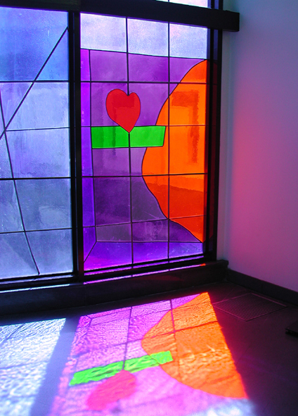 Particolare di una vetrata del nuovo Santuario